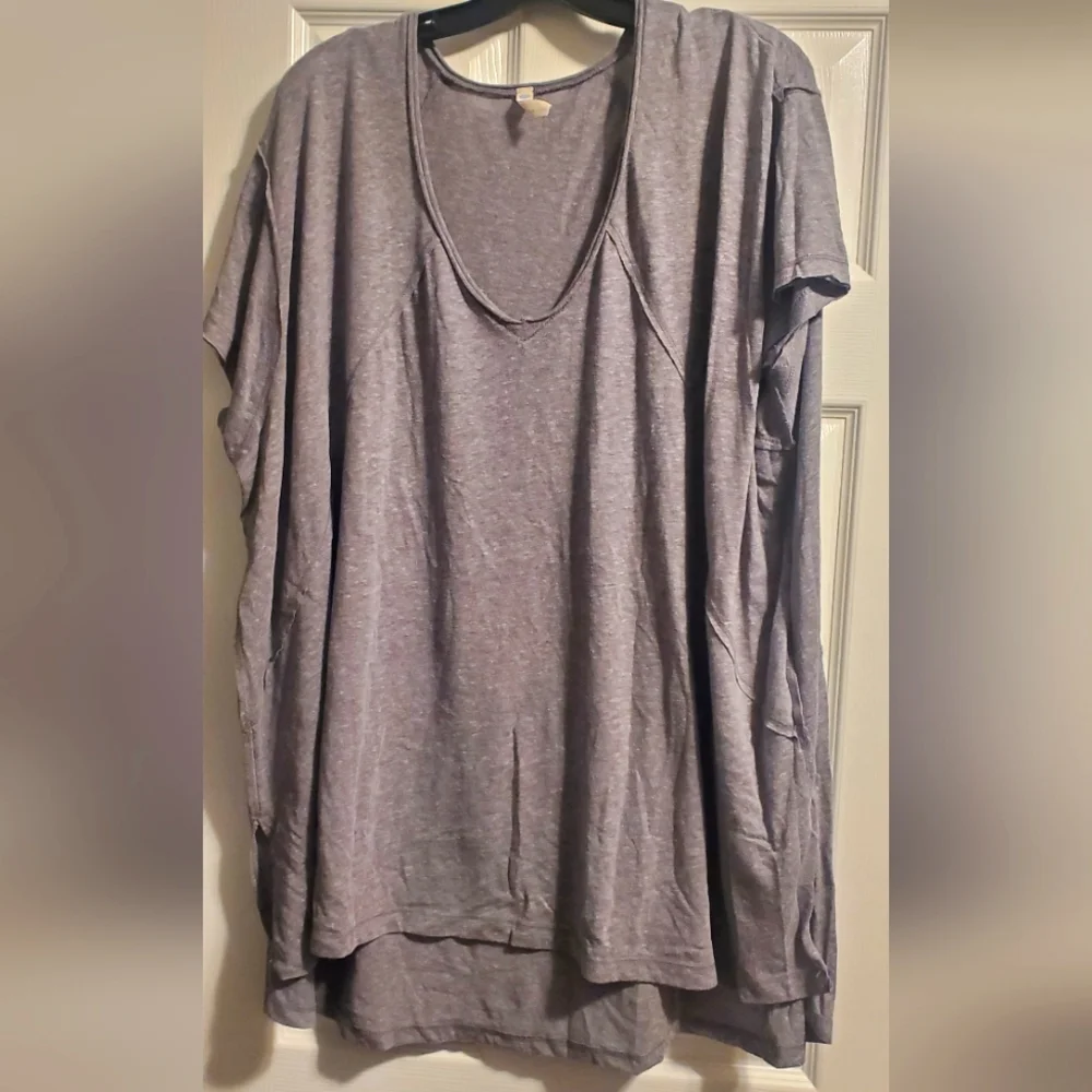 Flowy City T-shirt - Picture 1 of 7